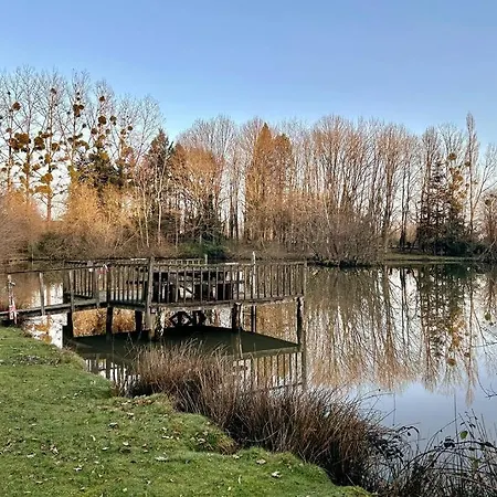 Maison Paisible Avec Etang Prive 度假居 *